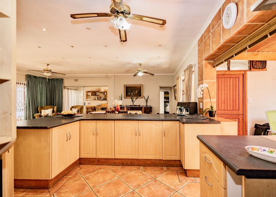 6 Bedroom Property for Sale in Schoongezicht Western Cape